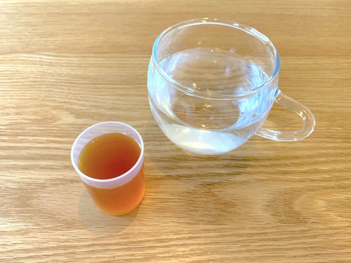 水とコンブチャクレンズの写真