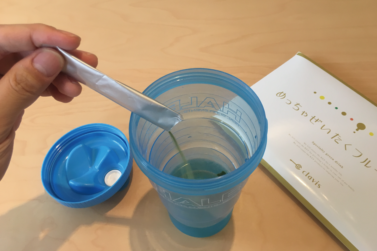 めっちゃ贅沢フルーツ青汁の試飲写真