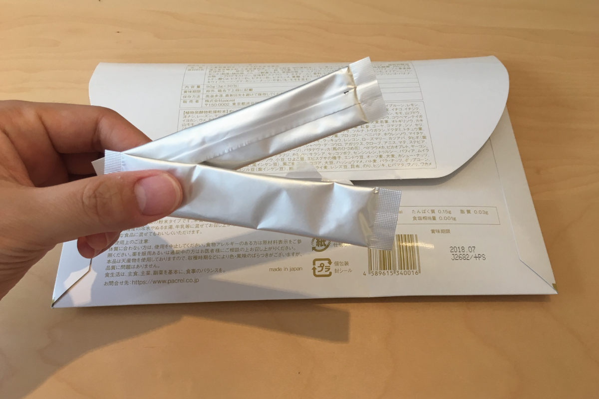 めっちゃ贅沢フルーツ青汁の試飲写真