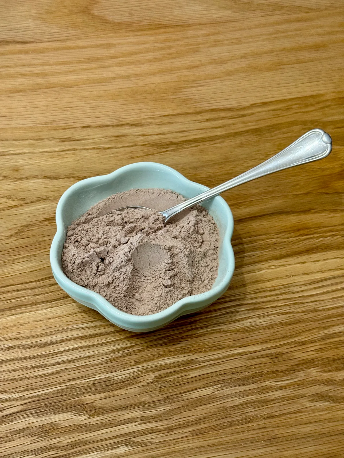 小皿に取り出したuFitココア味の粉末